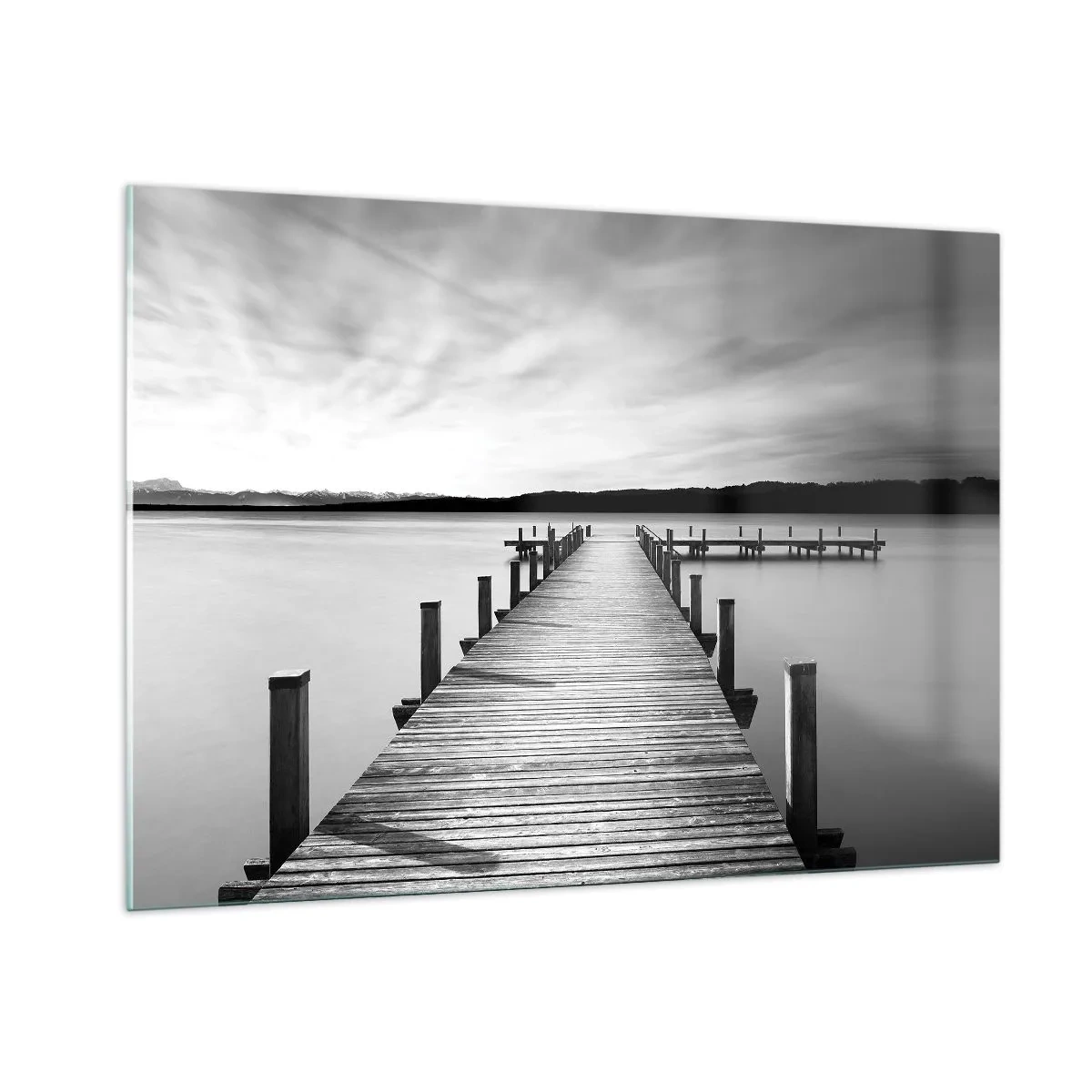 Quadro su vetro - Un molo di legno conduce in lontananza attraverso un lago calmo - 100x70cm - Pace sull'acqua - Decorazione murale moderna per soggiorno e camera da letto ARTTOR