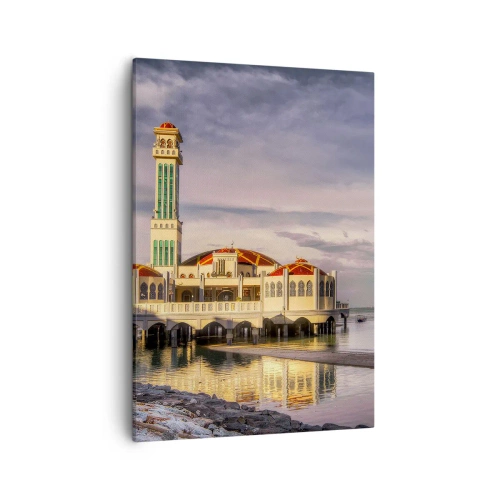 Quadro su tela - Stampe su Tela - Un imponente edificio con un minareto sull'acqua circondato da un paesaggio tranquillo - 50x70cm - Il tempio della natura - Decorazione murale moderna per soggiorno e camera da letto ARTTOR