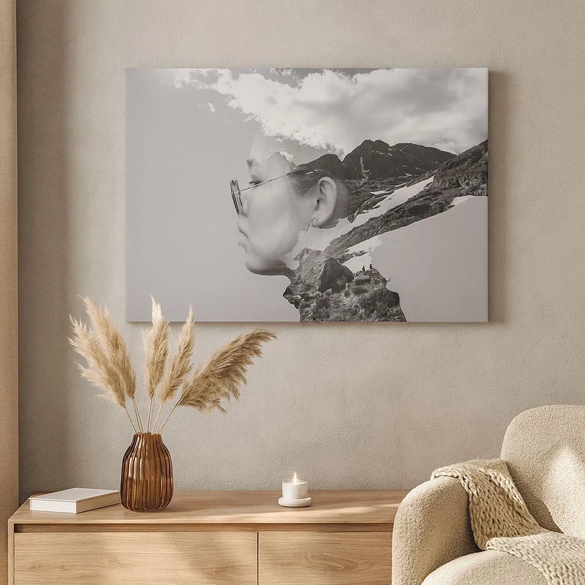 Quadro su tela - Stampe su Tela - Una composizione in bianco e nero con la silhouette di una donna e un paesaggio montano. - 70x50cm - Ritratto montano nuvoloso - Decorazione murale moderna per soggiorno e camera da letto ARTTOR