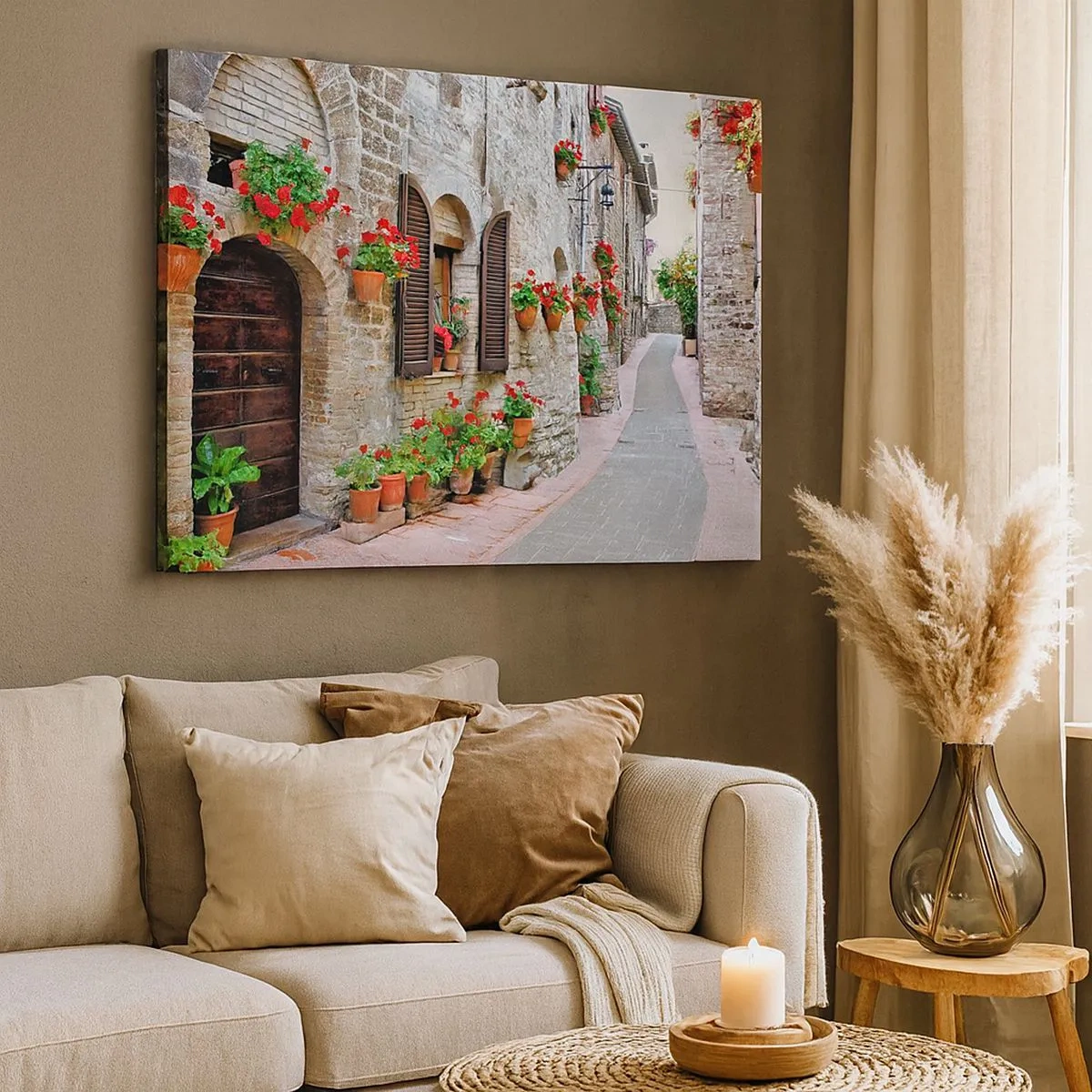 Quadro su tela - Stampe su Tela - Una strada stretta con edifici in pietra decorati con vasi di fiori - 70x50cm - Atmosfera italiana - Decorazione murale moderna per soggiorno e camera da letto ARTTOR