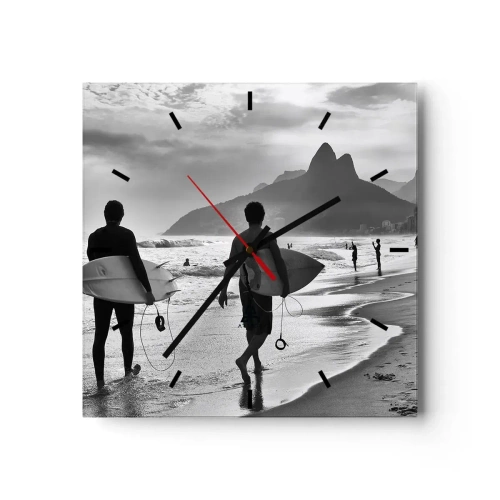 Orologio da parete - Orologio in Vetro - Due surfisti camminano sulla spiaggia con le loro tavole bianche e nere. - 30x30cm - Samba su un'unica onda - Decorazione murale moderna per soggiorno e camera da letto ARTTOR
