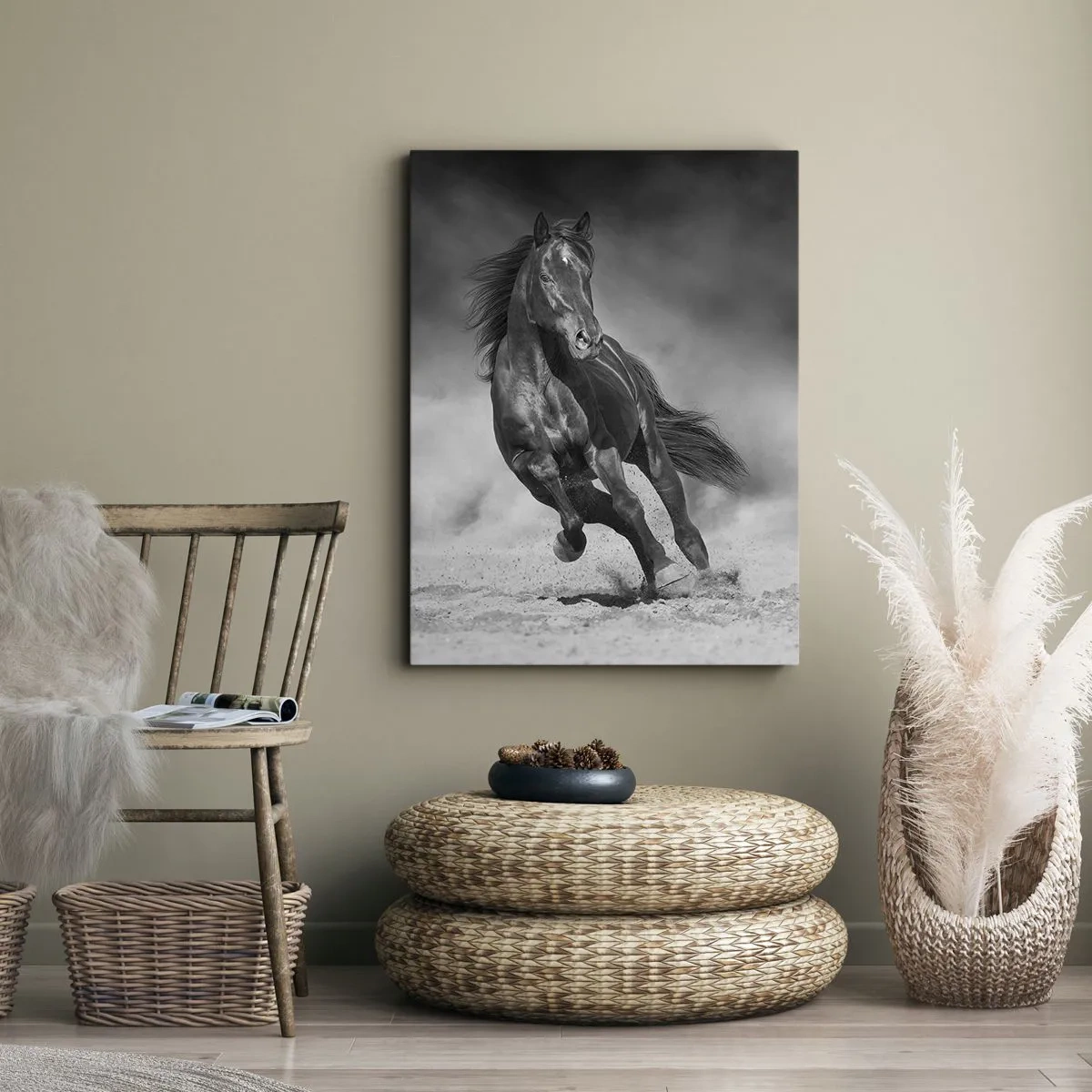 Quadro su tela - Stampe su Tela - Un cavallo bianco e nero che galoppa sulla sabbia - 80x120cm - Degno dell'emiro - Decorazione murale moderna per soggiorno e camera da letto ARTTOR