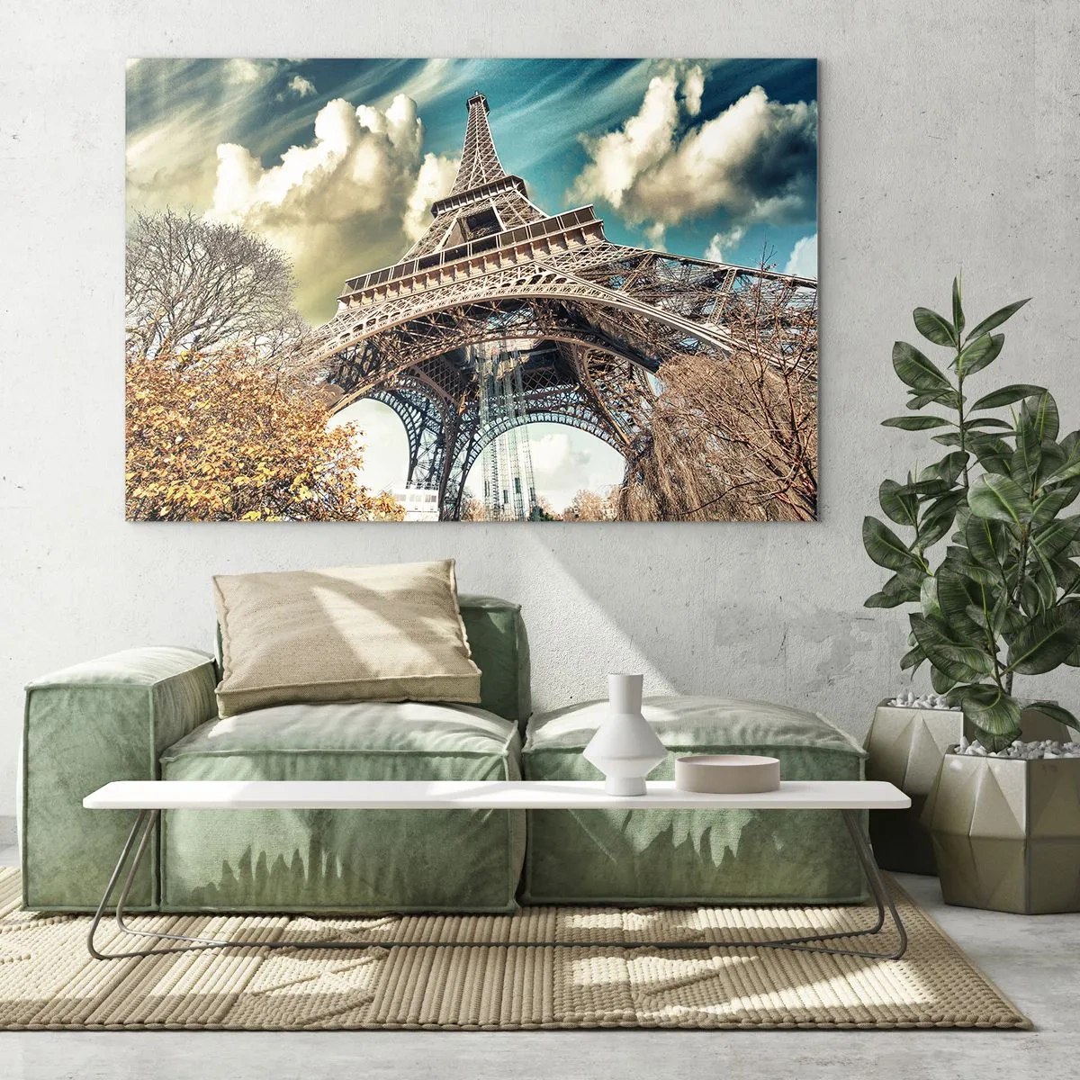 Quadro su vetro - La Torre Eiffel in uno scenario autunnale contro un cielo dinamico - 70x50cm - L'autunno a Parigi... - Decorazione murale moderna per soggiorno e camera da letto ARTTOR