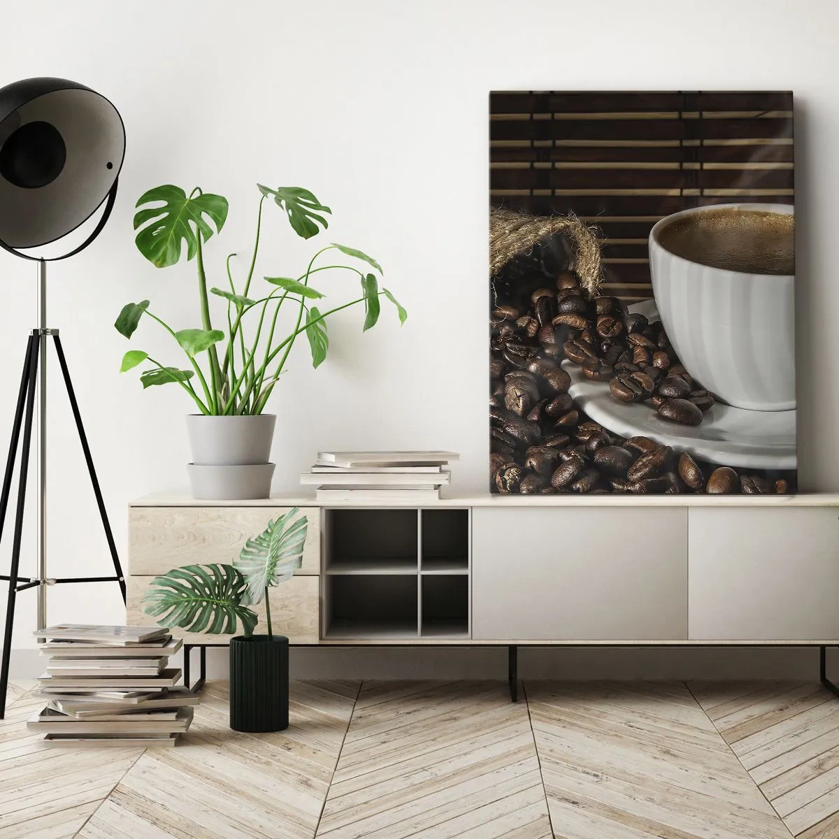 Quadro su tela - Stampe su Tela - Una tazza di caffè con chicchi su uno sfondo di bambù - 80x120cm - Nero del carbone, trasparenza dell'ambra - Decorazione murale moderna per soggiorno e camera da letto ARTTOR