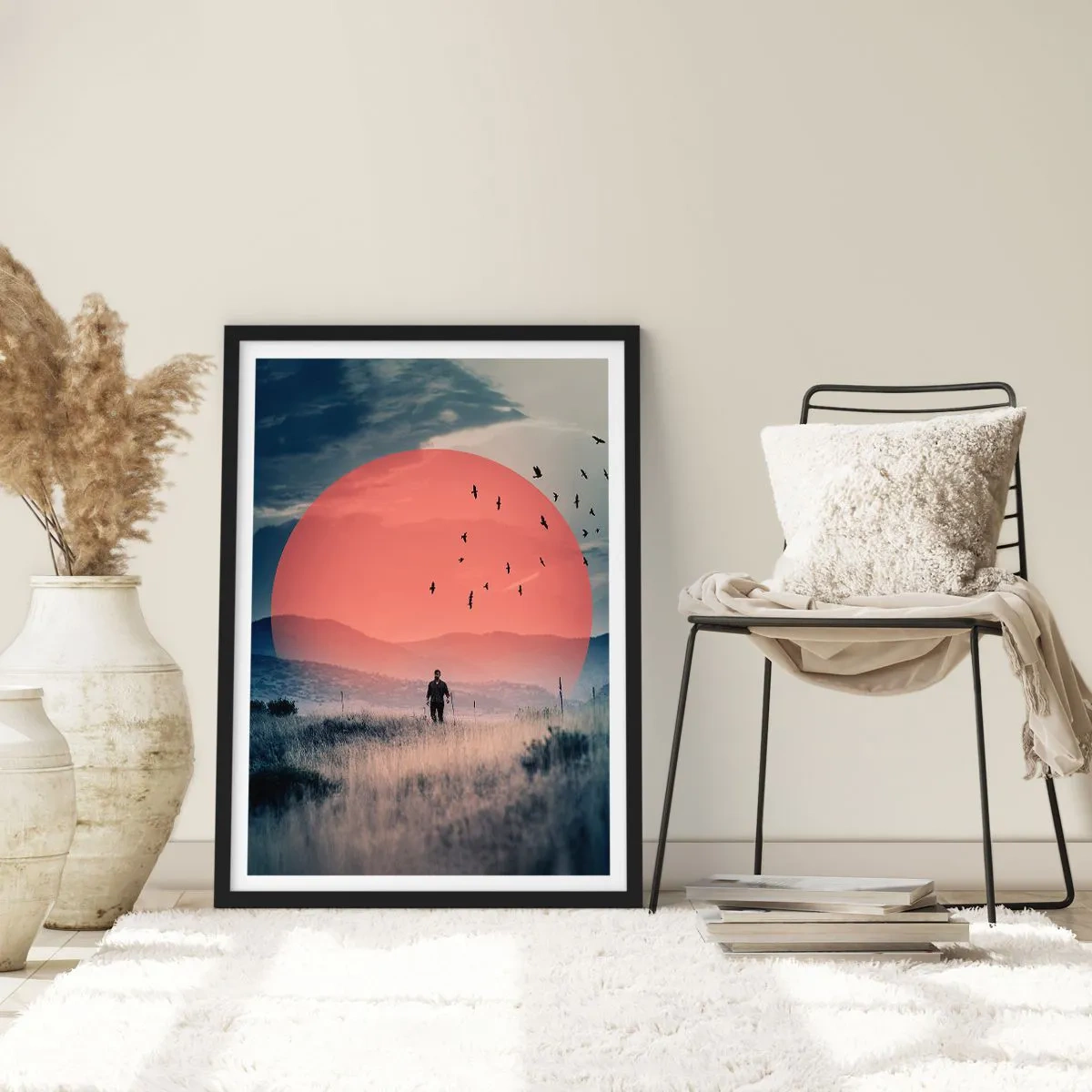 Poster in cornice nera - Un uomo che cammina attraverso un campo contro un sole rosso - 50x70cm - Nei propri elementi - Decorazione murale moderna per soggiorno e camera da letto ARTTOR