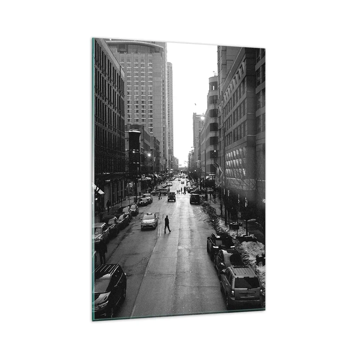 Quadro su vetro - Una strada bianca e nera nel centro della città con auto e pedoni - 80x120cm - Un giorno come tanti - Decorazione murale moderna per soggiorno e camera da letto ARTTOR