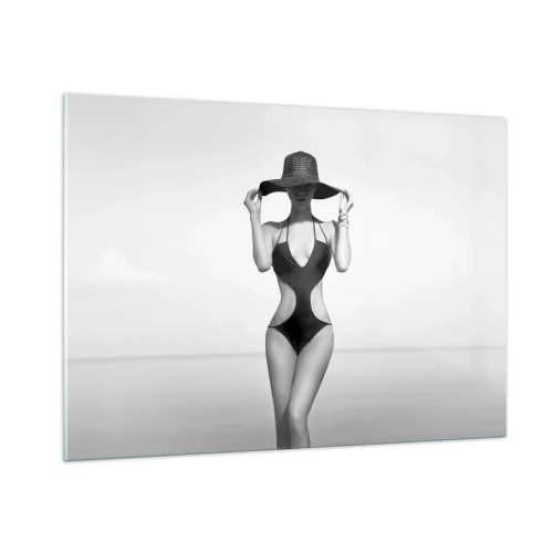 Quadro su vetro - Una donna in costume da bagno nero e cappello contro il mare - 100x70cm - Il mio nome è Eleganza - Decorazione murale moderna per soggiorno e camera da letto ARTTOR