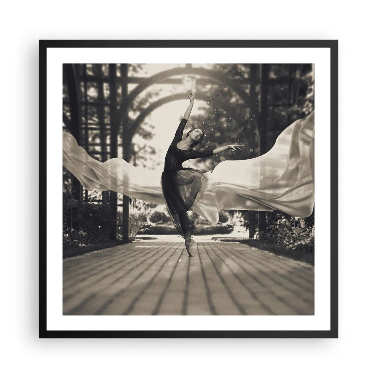 Poster in cornice nera - La danza dello spirito del giardino - 60x60 cm
