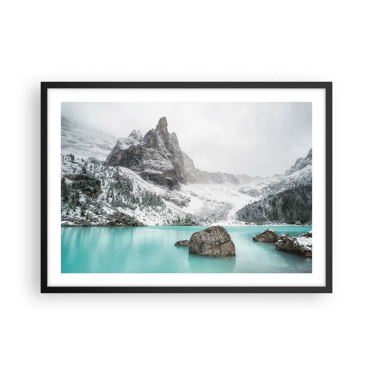 Poster in cornice nera - Un paesaggio montano con un lago circondato da cime innevate - 70x50cm - Di guardia - Decorazione murale moderna per soggiorno e camera da letto ARTTOR