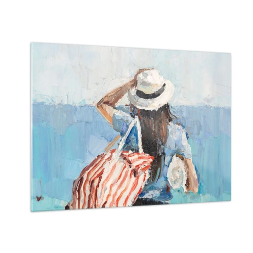 Quadro su vetro - Una donna con una borsa a righe guarda il mare in una giornata di sole. - 70x50cm - Benvenuti in vacanza - Decorazione murale moderna per soggiorno e camera da letto ARTTOR