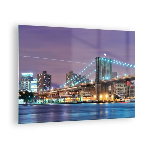 Quadro su vetro - Ponte di Brooklyn di notte con le torri e la città illuminate - 70x50cm - Da tanti anni il ponte di Brooklyn - Decorazione murale moderna per soggiorno e camera da letto ARTTOR