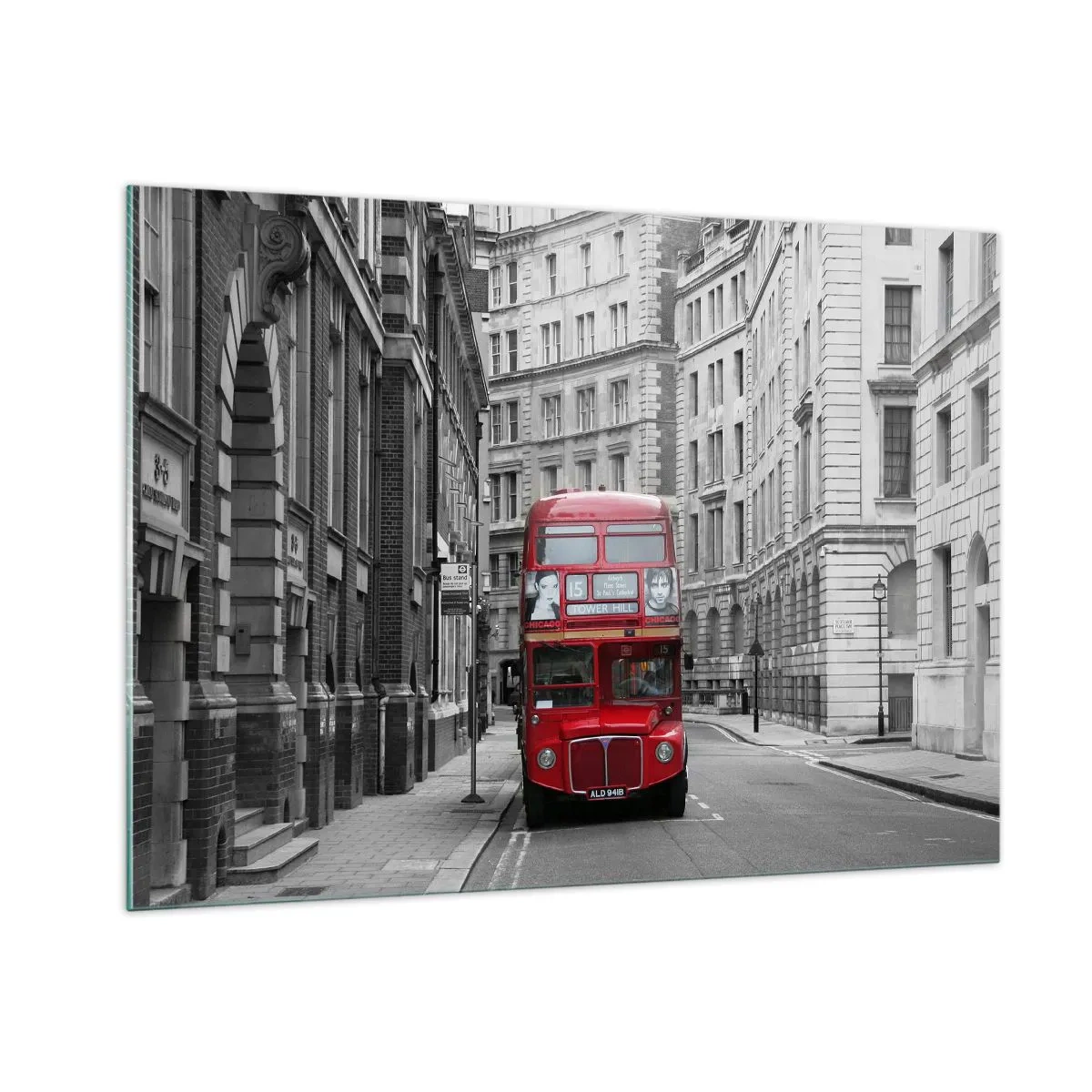 Quadro su vetro - Un autobus rosso tra le strade monocromatiche della città - 100x70cm - Il quotidiano non deve essere grigio - Decorazione murale moderna per soggiorno e camera da letto ARTTOR