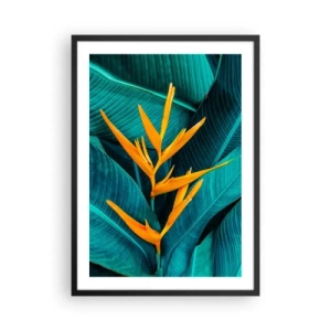 Poster in cornice nera - Un fiore esotico su uno sfondo di foglie tropicali verdi. - 50x70cm - Il fiore dell'Eden - Decorazione murale moderna per soggiorno e camera da letto ARTTOR