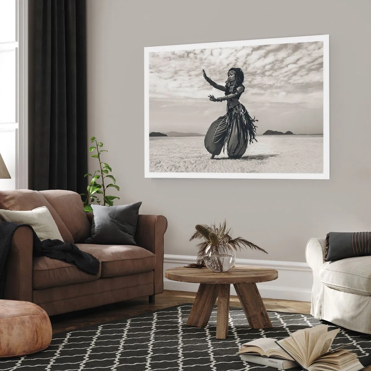 Poster - Ballerina esotica sullo sfondo del deserto - 100x70cm - Il ballo delle isole del sud - Decorazione murale moderna per soggiorno e camera da letto ARTTOR