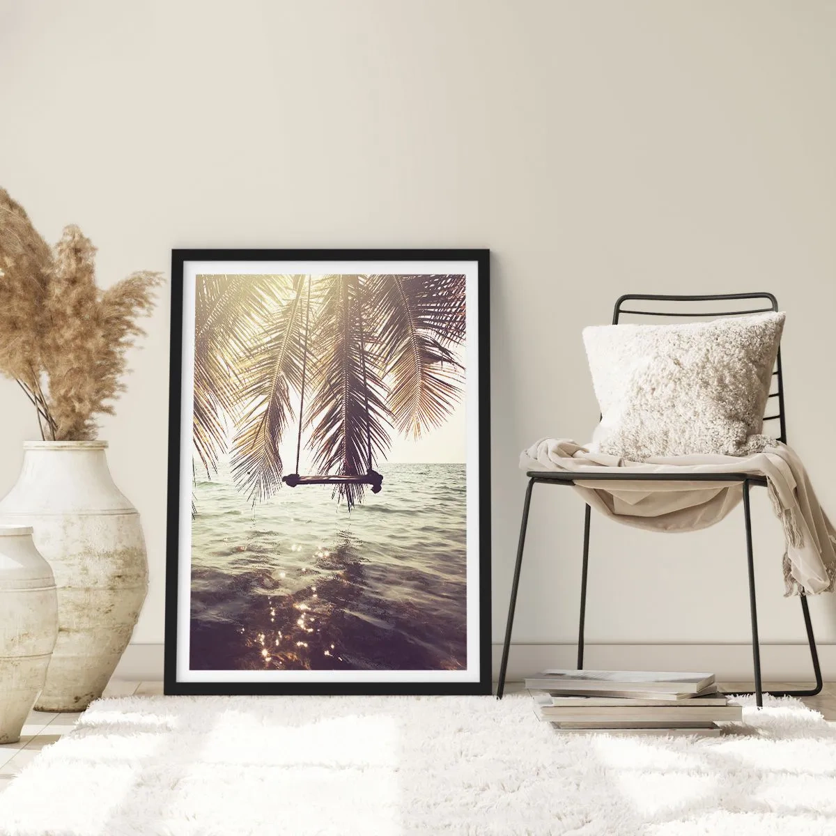 Poster in cornice nera - Un'altalena sotto le palme in riva al mare calmo - 50x70cm - Si può dondolare tra le nuvole a volontà - Decorazione murale moderna per soggiorno e camera da letto ARTTOR