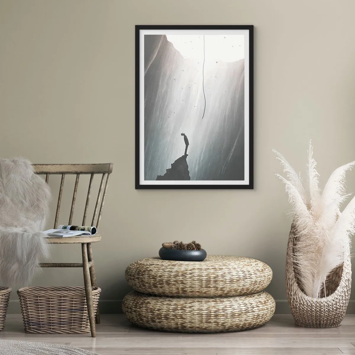 Poster in cornice nera - Una figura sul bordo di una scogliera alla luce dell'abisso - 50x70cm - C'è sempre una via d'uscita - Decorazione murale moderna per soggiorno e camera da letto ARTTOR