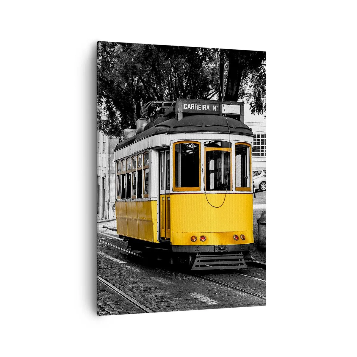 Quadro su tela - Stampe su Tela - Un tram giallo sullo sfondo di una strada bianca e nera - 70x100cm - Con il fado in sottofondo - Decorazione murale moderna per soggiorno e camera da letto ARTTOR