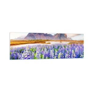 Quadro su vetro - Fiori in un paesaggio montano con un cielo pittoresco - 160x50cm - Forza e asprezza accanto alla mitezza - Decorazione murale moderna per soggiorno e camera da letto ARTTOR
