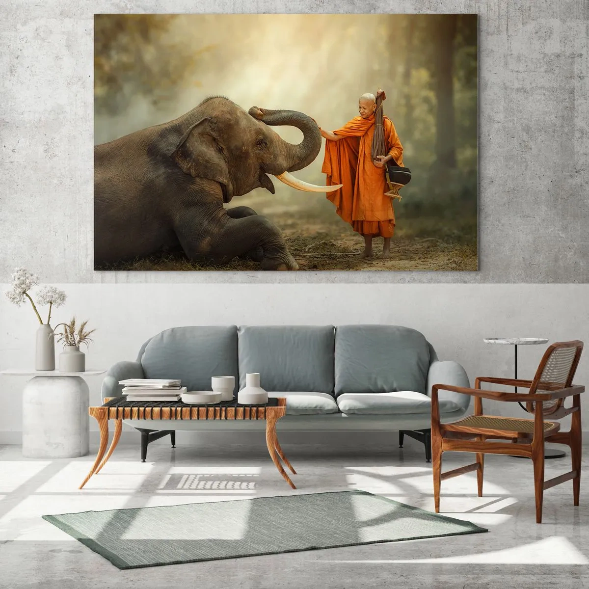 Quadro su vetro - Un monaco in abiti arancioni con un elefante in un ambiente naturale - 70x50cm - Incontro nel viaggio - Decorazione murale moderna per soggiorno e camera da letto ARTTOR