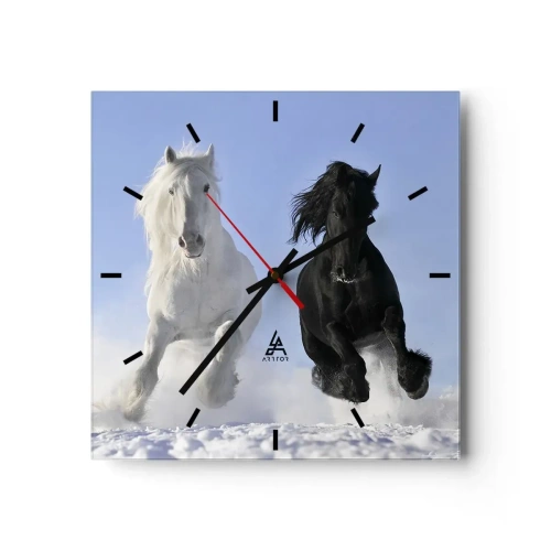 Orologio da parete - Orologio in Vetro - Un cavallo bianco e uno nero che galoppano nella neve - 30x30cm - Galoppo in bianco e nero - Decorazione murale moderna per soggiorno e camera da letto ARTTOR