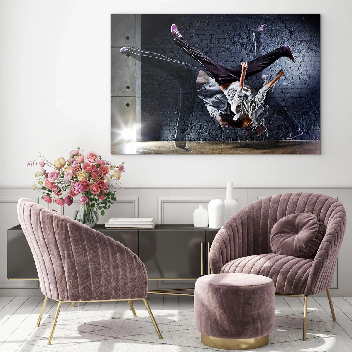 Quadro su vetro - Danza dinamica sullo sfondo di un muro industriale - 120x80cm - Eroe di strada - Decorazione murale moderna per soggiorno e camera da letto ARTTOR