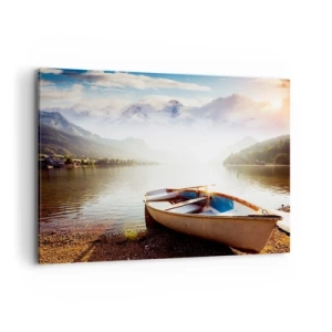Quadro su tela - Stampe su Tela - Una barca sulla riva di un lago con vista sulle montagne al mattino - 100x70cm - Sull'acqua grande e pura - Decorazione murale moderna per soggiorno e camera da letto ARTTOR