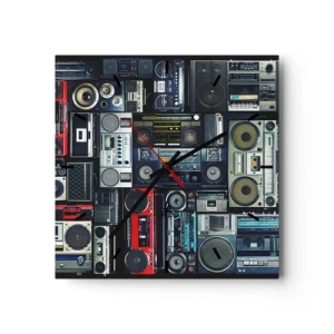 Orologio da parete - Orologio in Vetro - Un collage di registratori a nastro retrò e altoparlanti vintage. - 30x30cm - Nostalgia degli anni '80 - Decorazione murale moderna per soggiorno e camera da letto ARTTOR