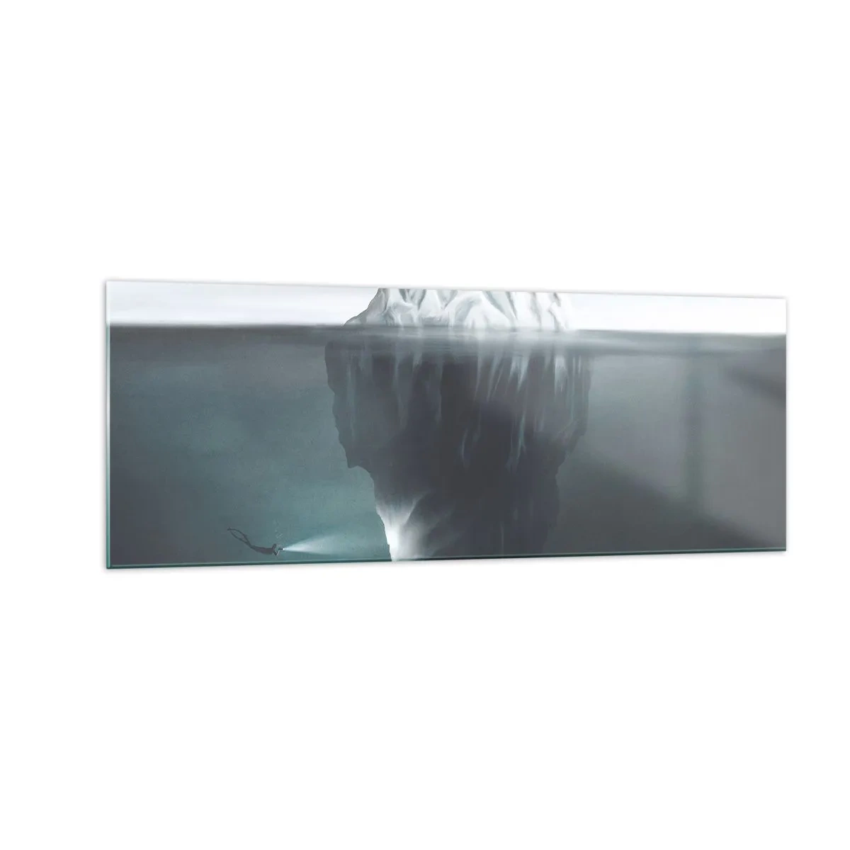 Quadro su vetro - Un iceberg in acqua con un sub e un riflettore sotto la superficie. - 140x50cm - Mistero sottomarino - Decorazione murale moderna per soggiorno e camera da letto ARTTOR
