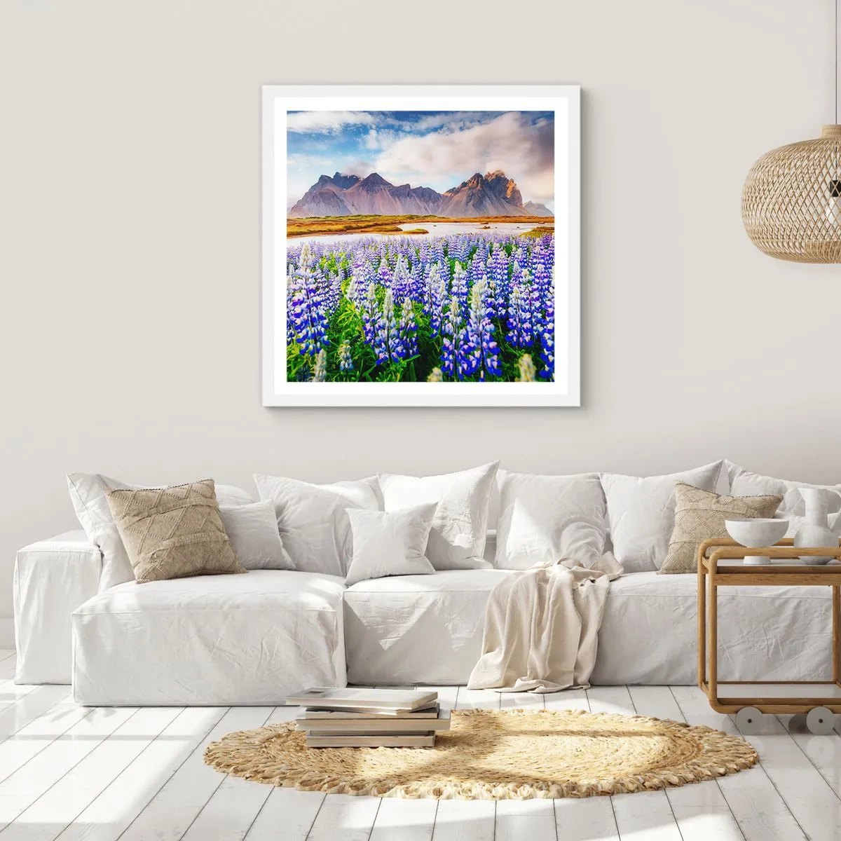 Poster in cornice bianca - Forza e asprezza accanto alla mitezza - 50x50 cm