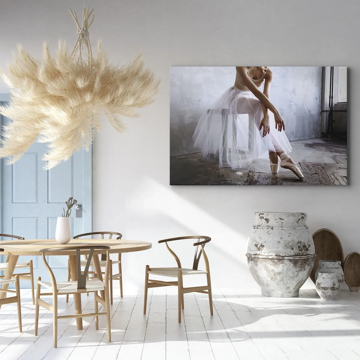Quadro su tela - Stampe su Tela - Una ballerina in una posa delicata su uno sfondo industriale - 100x70cm - Prima che si accendano le luci del palco - Decorazione murale moderna per soggiorno e camera da letto ARTTOR