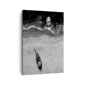 Quadro su tela - Stampe su Tela - Vista aerea in bianco e nero delle barche sulla spiaggia - 50x70cm - Ancora sulla riva... - Decorazione murale moderna per soggiorno e camera da letto ARTTOR