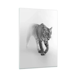 Quadro su vetro - Una tigre che cammina a grandi passi nella nebbia, con una leggera sfocatura sullo sfondo - 50x70cm - Incantato nella nebbia - Decorazione murale moderna per soggiorno e camera da letto ARTTOR