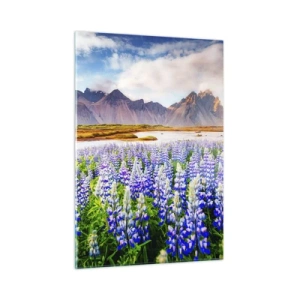 Quadro su vetro - Un paesaggio montano con un prato fiorito e cime maestose - 50x70cm - Forza e asprezza accanto alla mitezza - Decorazione murale moderna per soggiorno e camera da letto ARTTOR