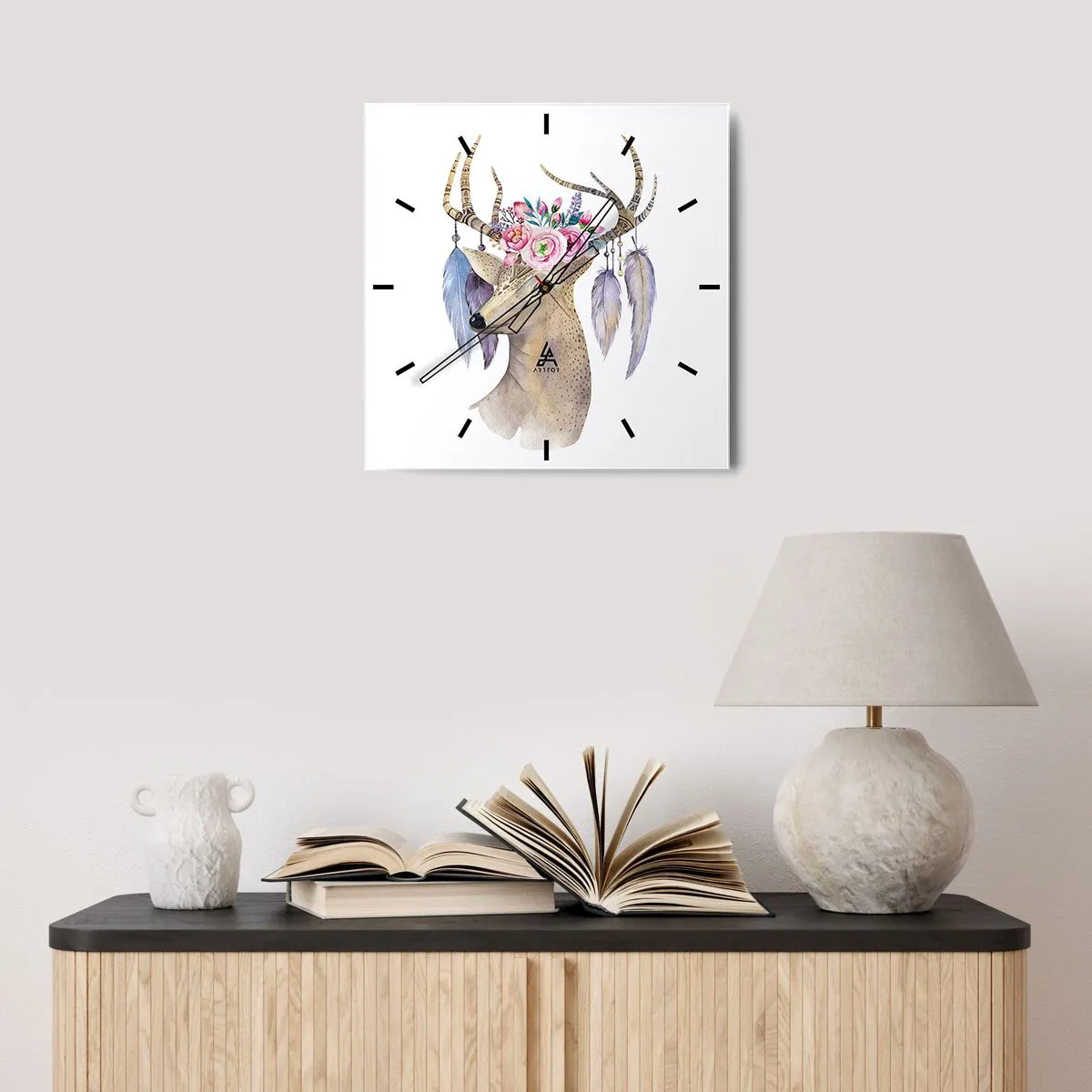 Orologio da parete - Orologio in Vetro - Grafica romantica di un cervo con fiori e piume - 30x30cm - Guida delle anime: delicato e innocente - Decorazione murale moderna per soggiorno e camera da letto ARTTOR