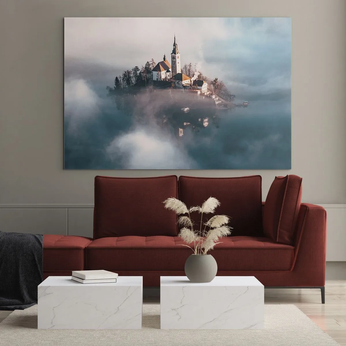 Quadro su vetro - Un'isola con una chiesa circondata dalla nebbia su un lago calmo - 70x50cm - L'isola dei sogni - Decorazione murale moderna per soggiorno e camera da letto ARTTOR
