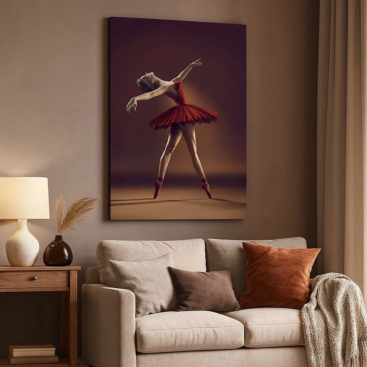 Quadro su tela - Stampe su Tela - Una ballerina in abito rosso sullo sfondo di un palco - 50x70cm - Prima ballerina - Decorazione murale moderna per soggiorno e camera da letto ARTTOR