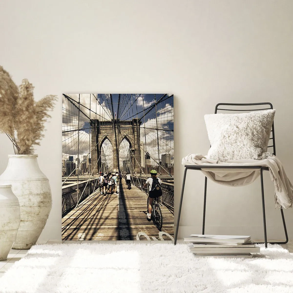 Quadro su vetro - Il ponte di Brooklyn in una giornata di sole con pedoni e ciclisti - 50x70cm - Dritto al cuore della città - Decorazione murale moderna per soggiorno e camera da letto ARTTOR