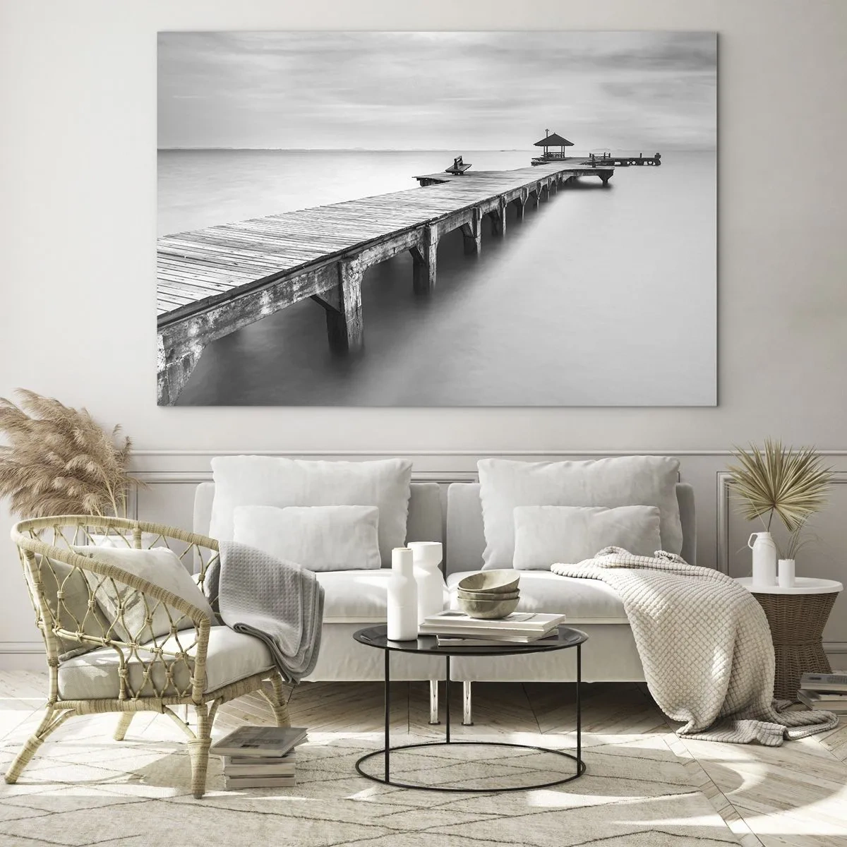 Quadro su vetro - Molo in legno bianco e nero con vista sul lago - 70x50cm - Sempre più lontano. - Decorazione murale moderna per soggiorno e camera da letto ARTTOR