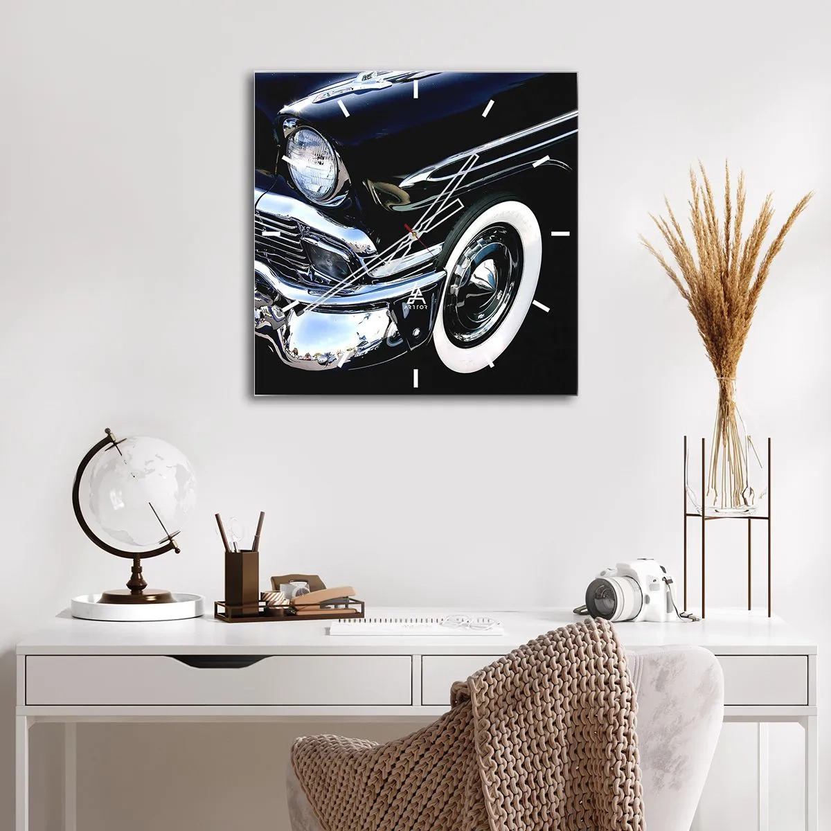 Orologio da parete - Orologio in Vetro - Primo piano del faro e del parafango di un'auto classica nera - 30x30cm - Classicità in argento, nero e bianco - Decorazione murale moderna per soggiorno e camera da letto ARTTOR