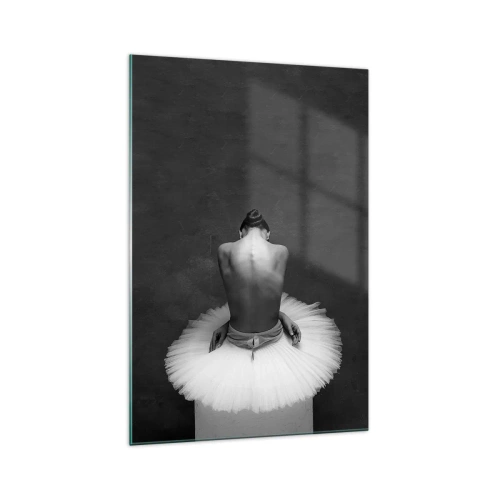 Quadro su vetro - Una ballerina in una posa classica su uno sfondo scuro. - 70x100cm - Fiorisce adesso - Decorazione murale moderna per soggiorno e camera da letto ARTTOR
