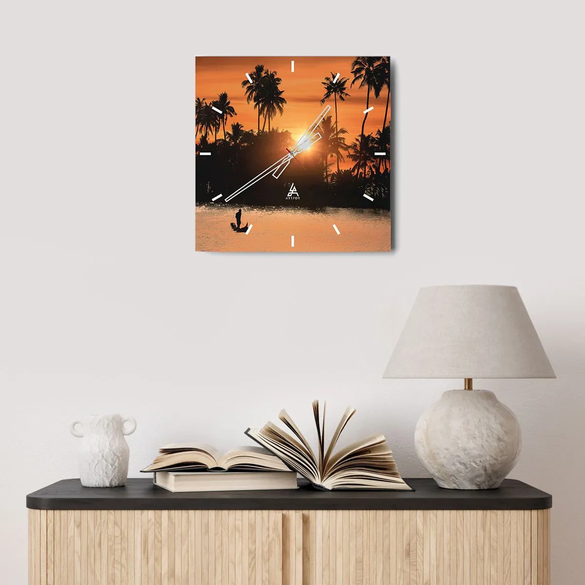 Orologio da parete - Orologio in Vetro - Tramonto sulle palme e un lago calmo con una barca - 30x30cm - Il tempo del riposo - Decorazione murale moderna per soggiorno e camera da letto ARTTOR