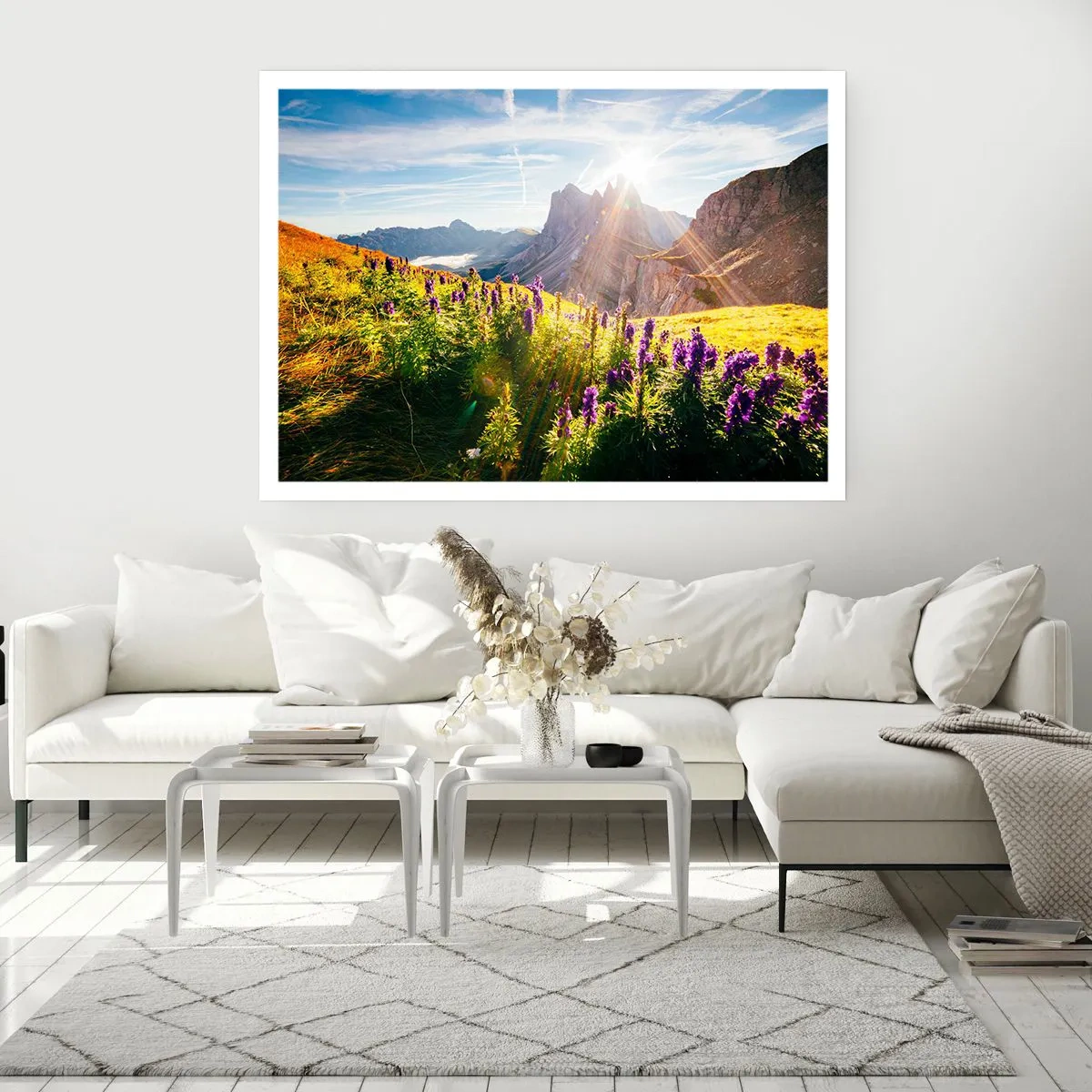 Poster - Paesaggio montano con fiori alla luce del sole nascente - 100x70cm - La vita segreta delle erbe - Decorazione murale moderna per soggiorno e camera da letto ARTTOR