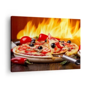 Quadro su tela - Stampe su Tela - Pizza con olive, pomodori e peperoni su sfondo di fiamme - 70x50cm - From Italy with love - Decorazione murale moderna per soggiorno e camera da letto ARTTOR