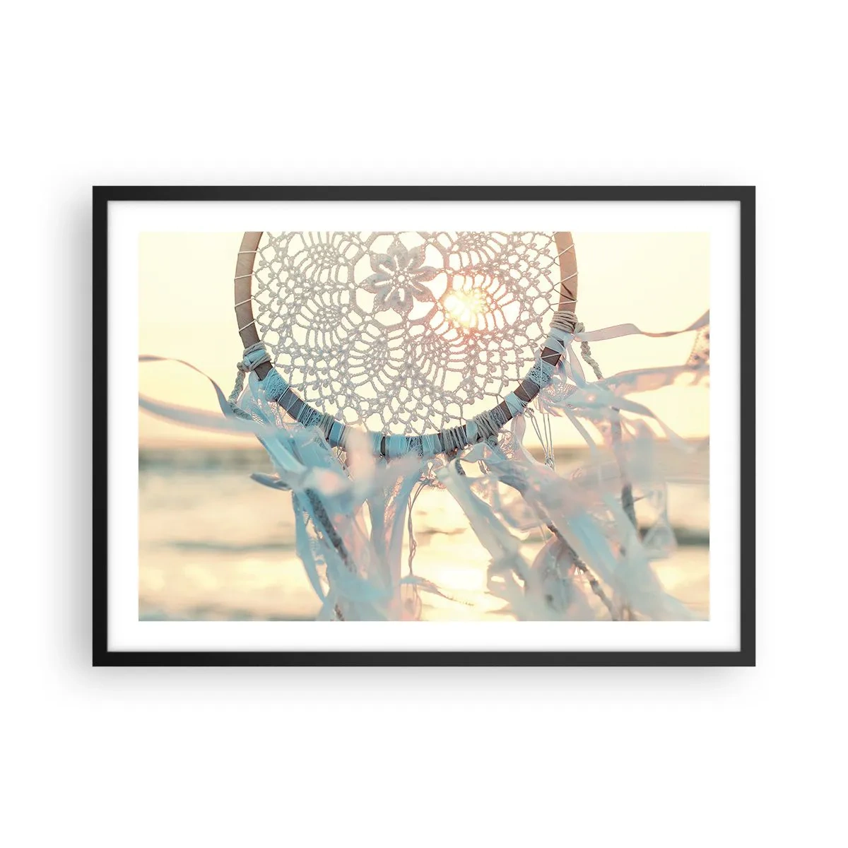Poster in cornice nera - Un delicato acchiappasogni sullo sfondo del sole al tramonto - 70x50cm - Totem di pizzo - Decorazione murale moderna per soggiorno e camera da letto ARTTOR