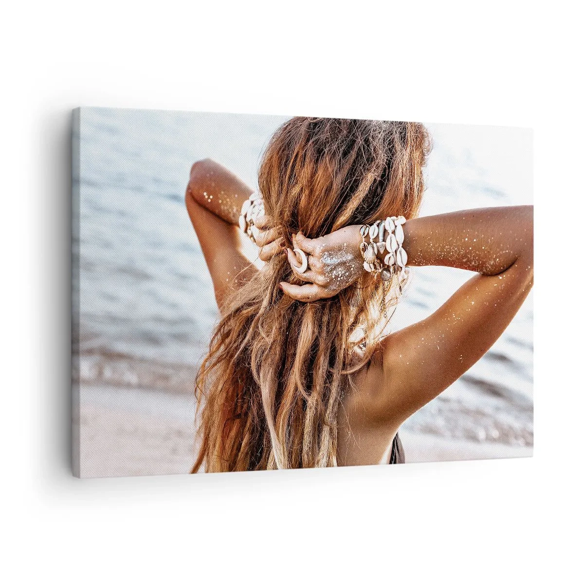 Quadro su tela - Stampe su Tela - Una donna sulla spiaggia con i capelli che svolazzano al sole - 70x50cm - Sorella dell'acqua e del sole - Decorazione murale moderna per soggiorno e camera da letto ARTTOR