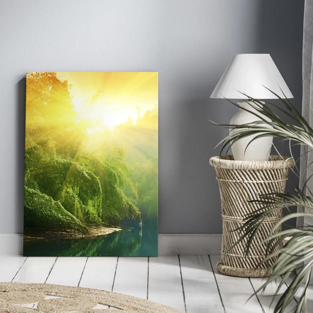 Quadro su tela - Stampe su Tela - Una foresta verde in riva al fiume, illuminata dai raggi del sole nascente - 70x100cm - Immergersi nel sole e nell'ombra - Decorazione murale moderna per soggiorno e camera da letto ARTTOR