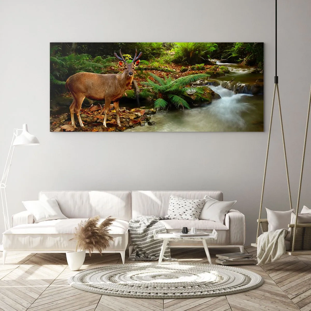 Quadro su vetro - Un cervo vicino a un ruscello circondato dal verde della foresta - 120x50cm - Benvenuto nel mio mondo - Decorazione murale moderna per soggiorno e camera da letto ARTTOR