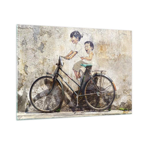 Quadro su vetro - Un murale con una bicicletta e figure di bambini sullo sfondo di un muro. - 100x70cm - Vero o falso? - Decorazione murale moderna per soggiorno e camera da letto ARTTOR