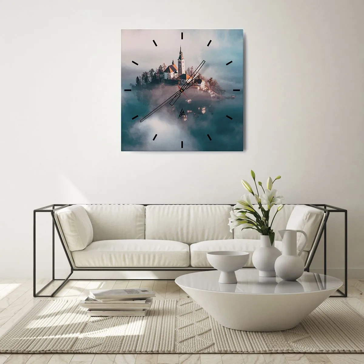 Orologio da parete - Orologio in Vetro - Un'isola pittoresca con una chiesa circondata dalla nebbia - 30x30cm - L'isola dei sogni - Decorazione murale moderna per soggiorno e camera da letto ARTTOR