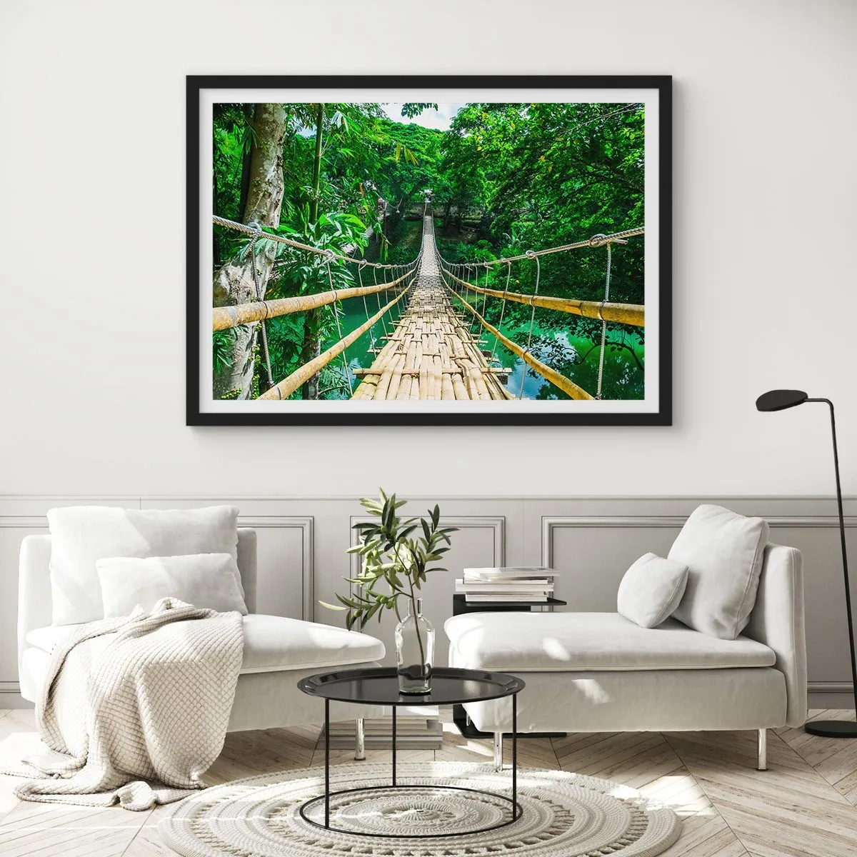 Poster in cornice nera - Un ponte sospeso di bambù immerso nel verde - 70x50cm - Ponte sospeso sopra il verde - Decorazione murale moderna per soggiorno e camera da letto ARTTOR